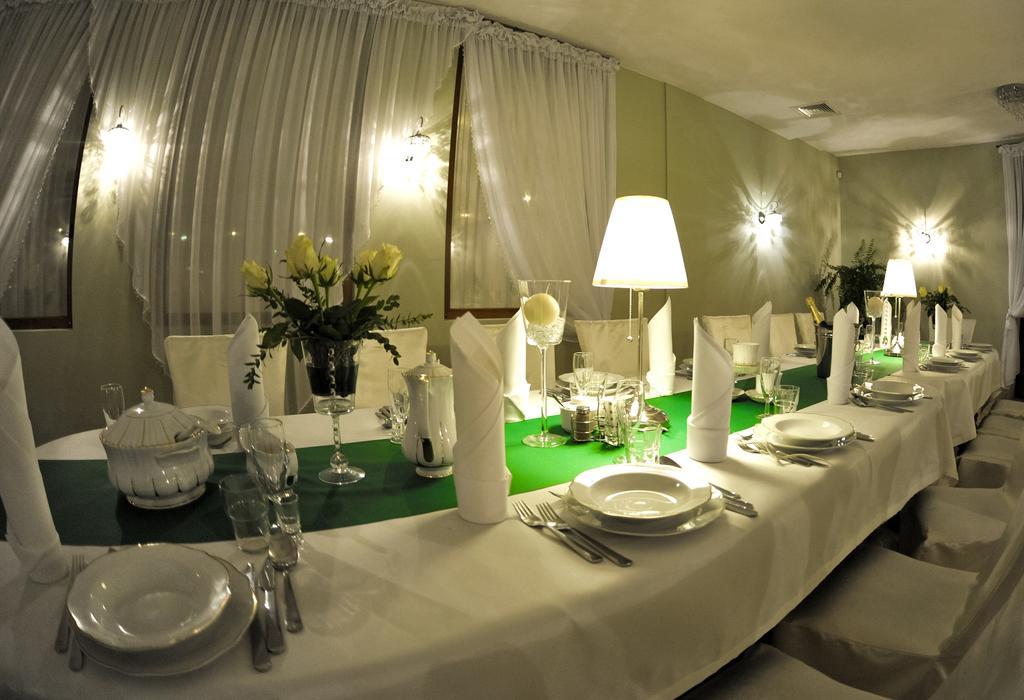 Hotel Astra Dąbrowa Górnicza Kültér fotó