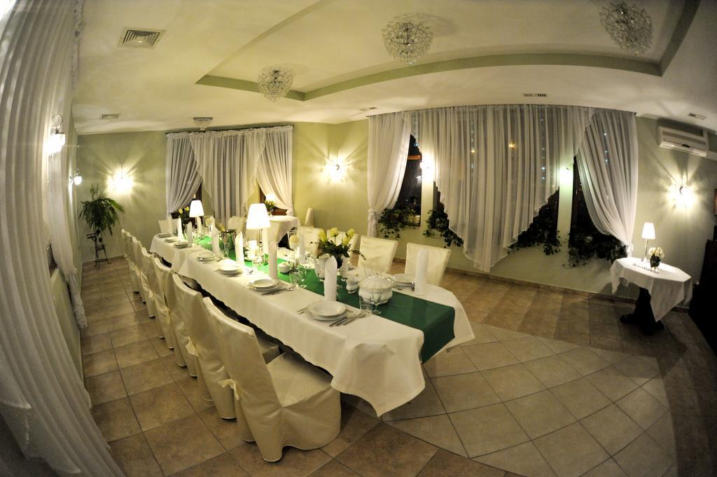 Hotel Astra Dąbrowa Górnicza Kültér fotó