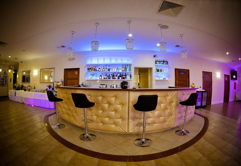 Hotel Astra Dąbrowa Górnicza Kültér fotó