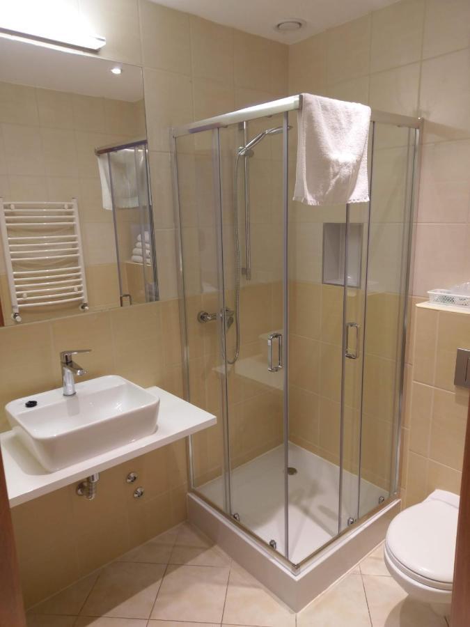 Hotel Astra Dąbrowa Górnicza Kültér fotó