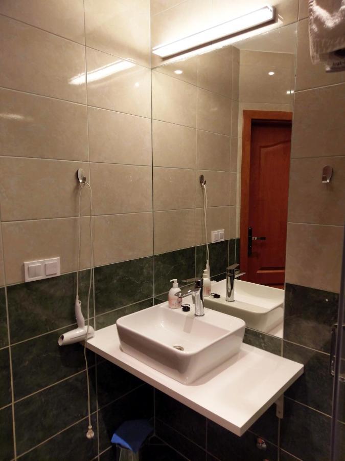 Hotel Astra Dąbrowa Górnicza Kültér fotó